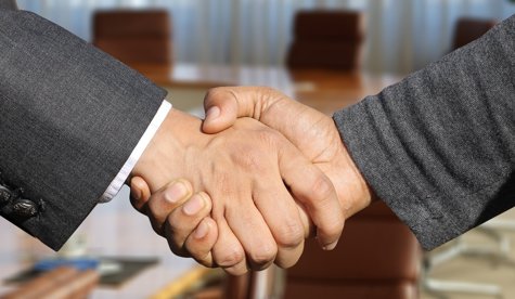pixabay shaking-hands-3091906_1920.jpg