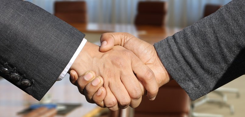 pixabay shaking-hands-3091906_1920.jpg